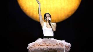 Rosalía comenzó este lunes la gira de su cuarto disco, el místico 'Lux', en Lyon (Francia).