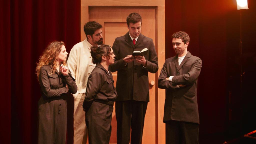 Carmen Angulo, Javier Ballesteros, Pablo montes, Juan paños y Leticia Etala, protagonistas de 'Niebla'. Foto: @geraldineleloutre