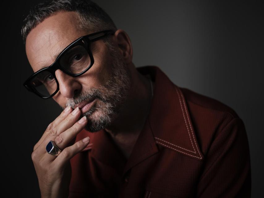 Jorge Drexler nos recibe para hablar de Taracá, su último álbum, y sobre amor y baile y pensamiento.