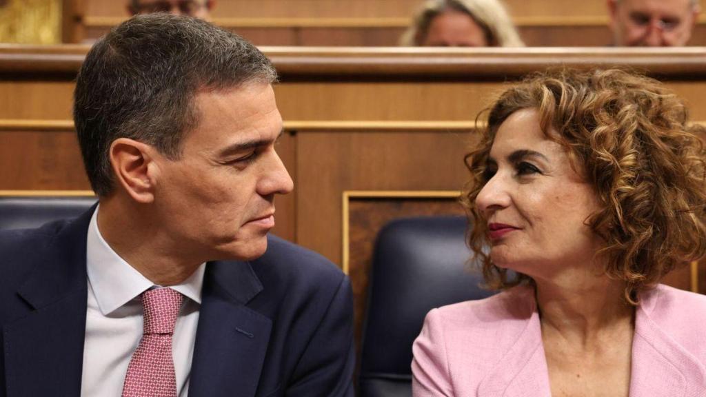 Pedro Sánchez y María Jesús Montero.