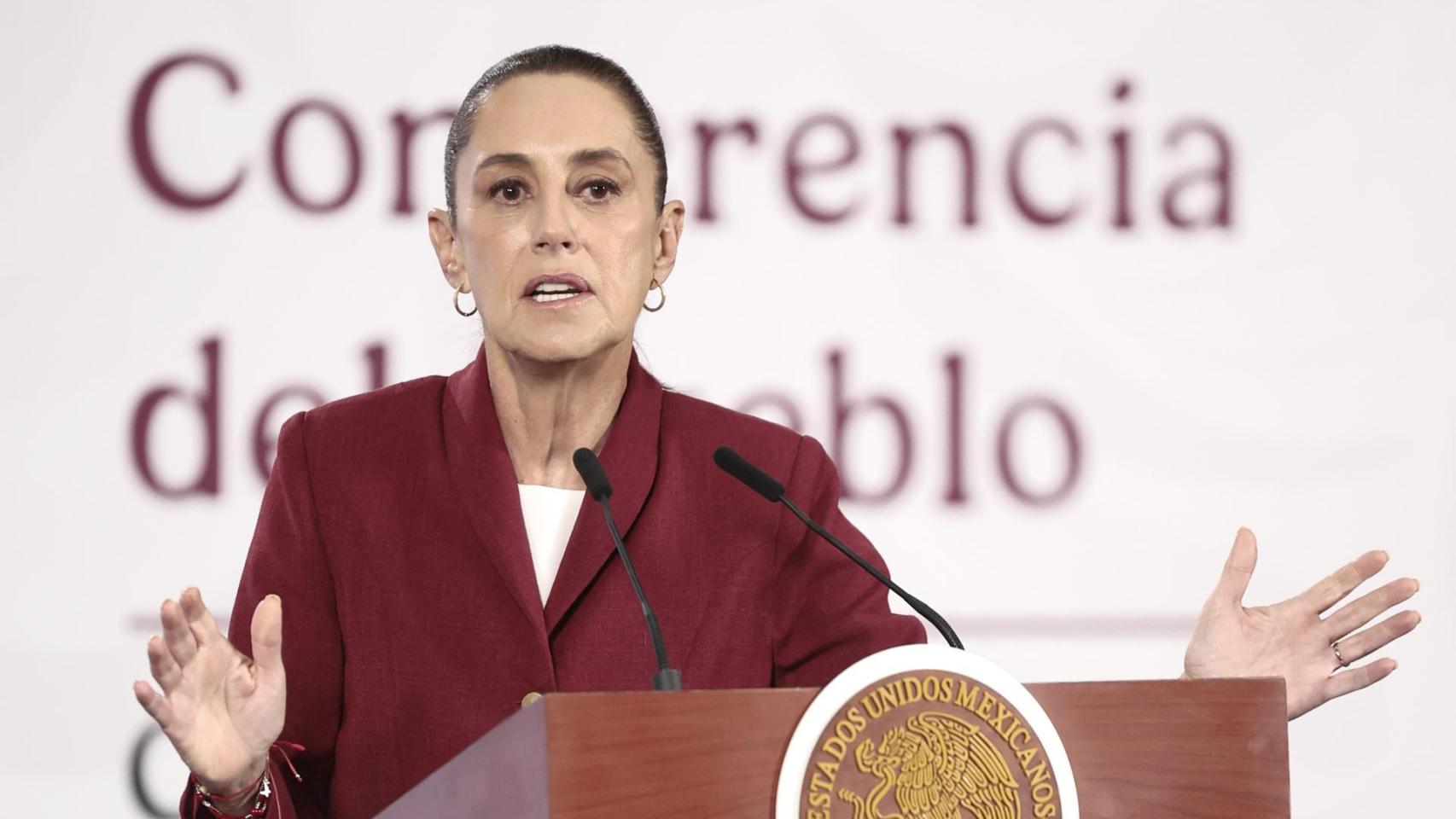 La presidenta de México, Claudia Sheinbaum, participa durante una rueda de prensa este martes en Palacio Nacional de la Ciudad de México (México).