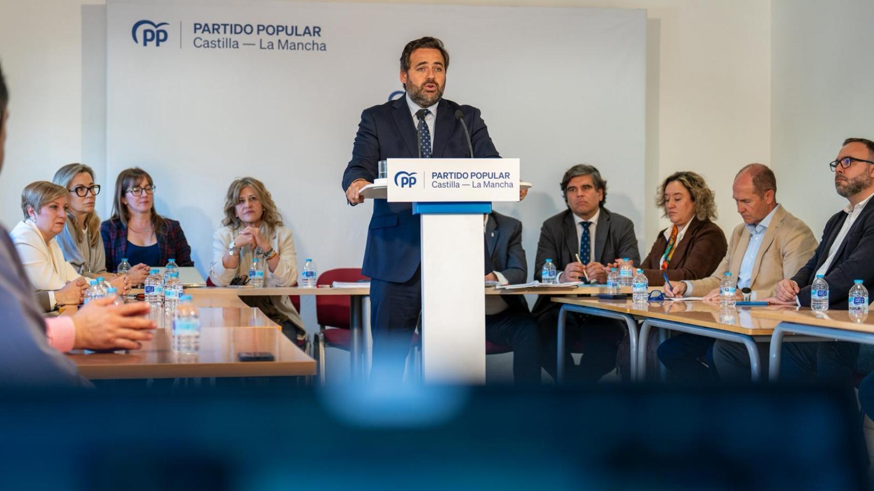 Paco Núñez durante la reunión de la Mesa del Agua del PP de Castilla-La Mancha.