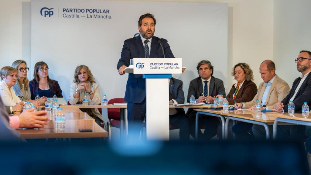 Paco Núñez durante la reunión de la Mesa del Agua del PP de Castilla-La Mancha.