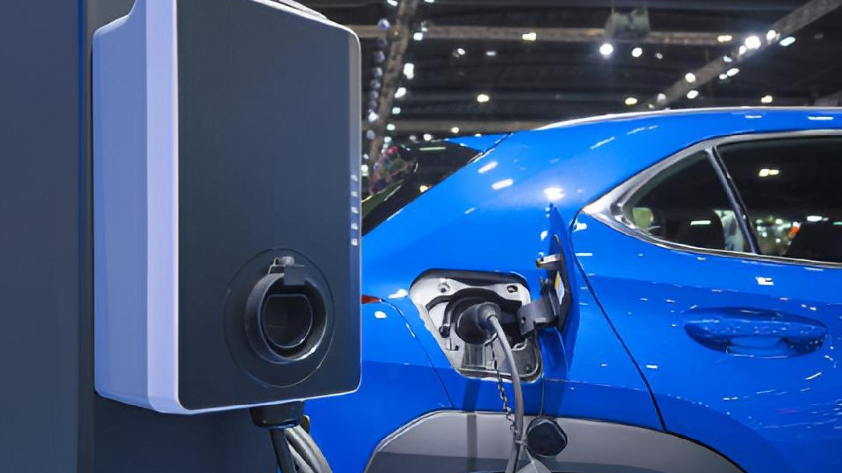 Punto de carga de un coche eléctrico.
