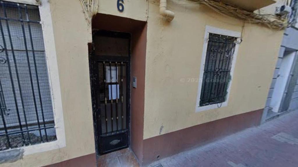 Fachada del edificio desalojado en la calle de las Arcadas.