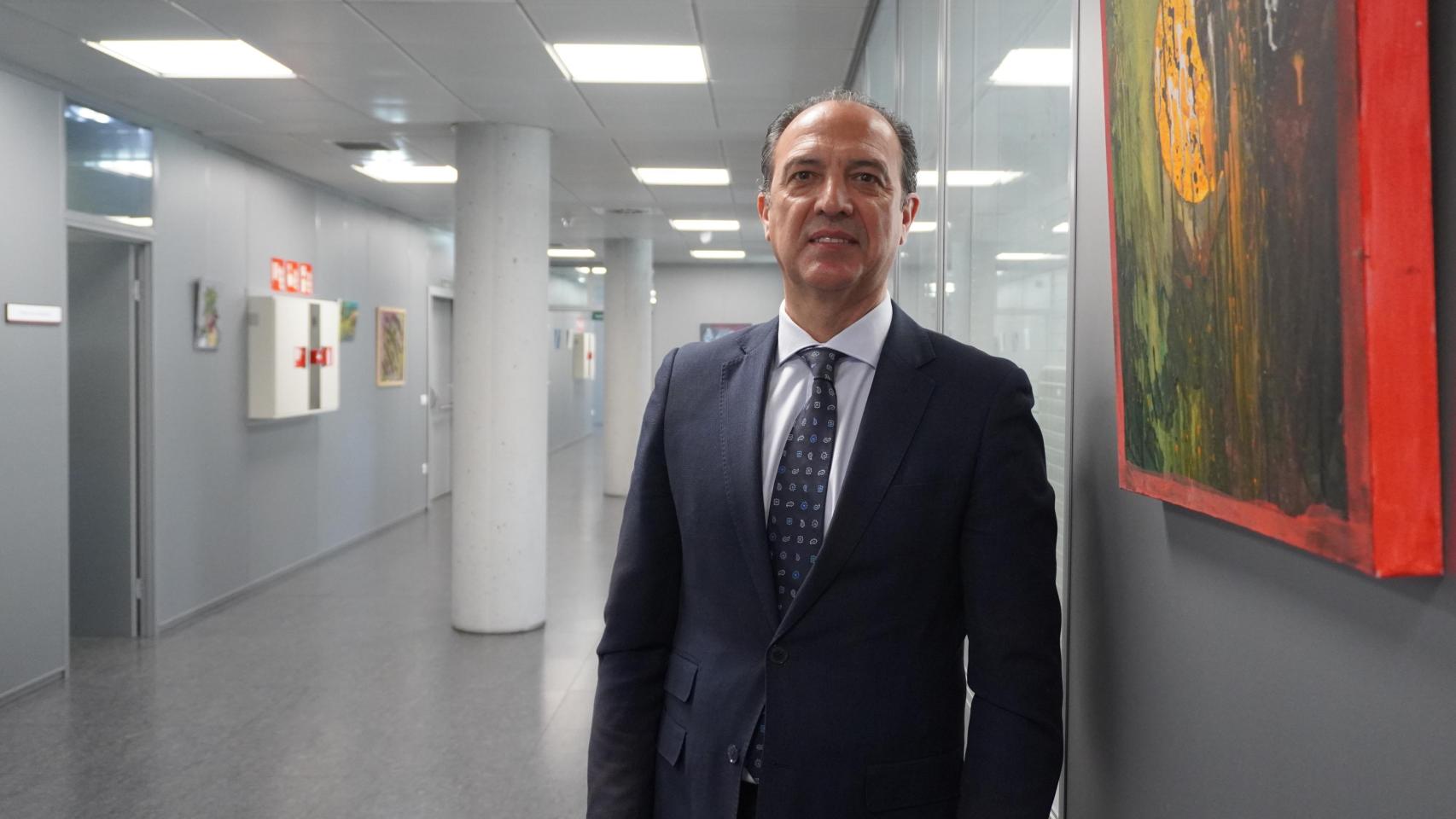 El consejero de Sanidad en funciones, José Luis Bancalero, en la sede del Departamento.