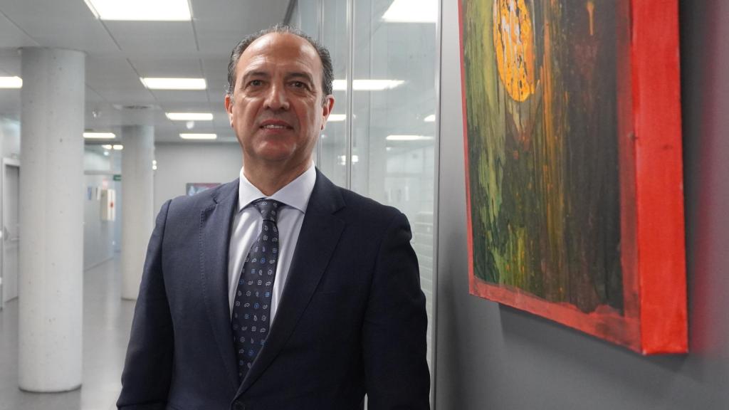 El consejero de Sanidad en funciones, José Luis Bancalero, en la sede del Departamento.