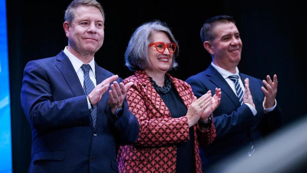 Emiliano García-Page, presidente de Castilla-La Mancha; Mercedes Gómez, consejera de Desarrollo Sostenible y Santiago Cabañero, presidente de la Diputación de Albacete.