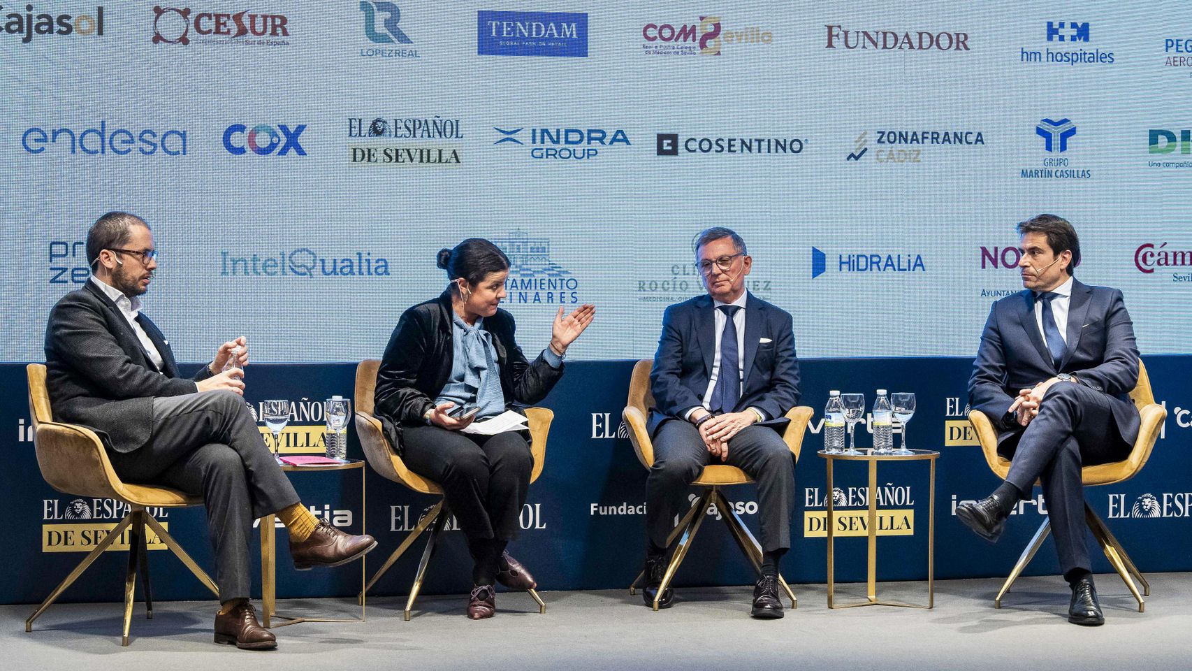 Los participantes de la mesa 'Andalucía, destino mundial: ¿cómo gestionar su éxito?', en el VI Foro Económico Español en Andalucía.