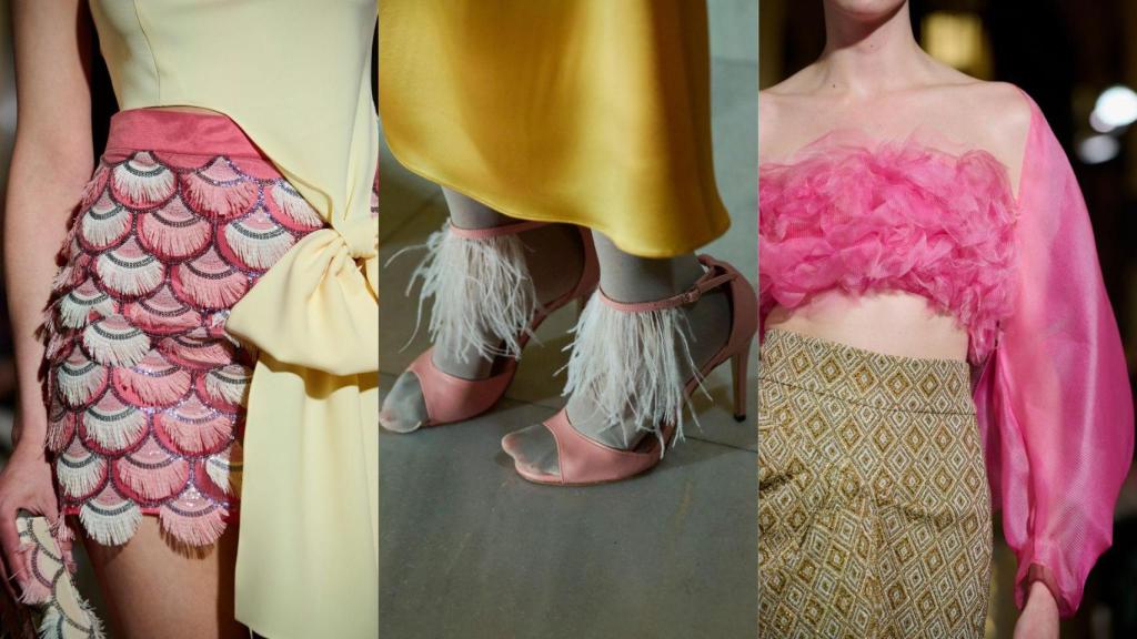 Plumas, organza y escamas en la colección.