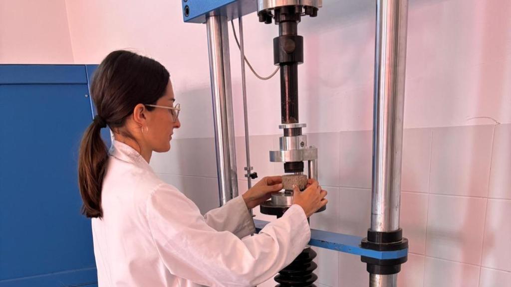 Ágata González Caro en el laboratorio