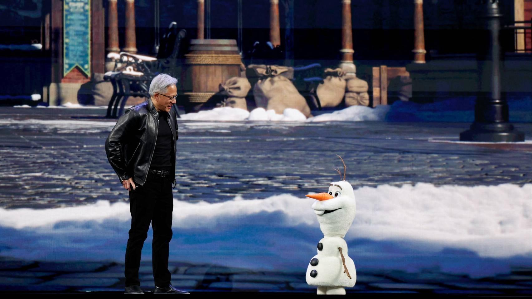 Jensen Huang, CEO de Nvidia, junto con el robot de Olaf de 'Frozen'.