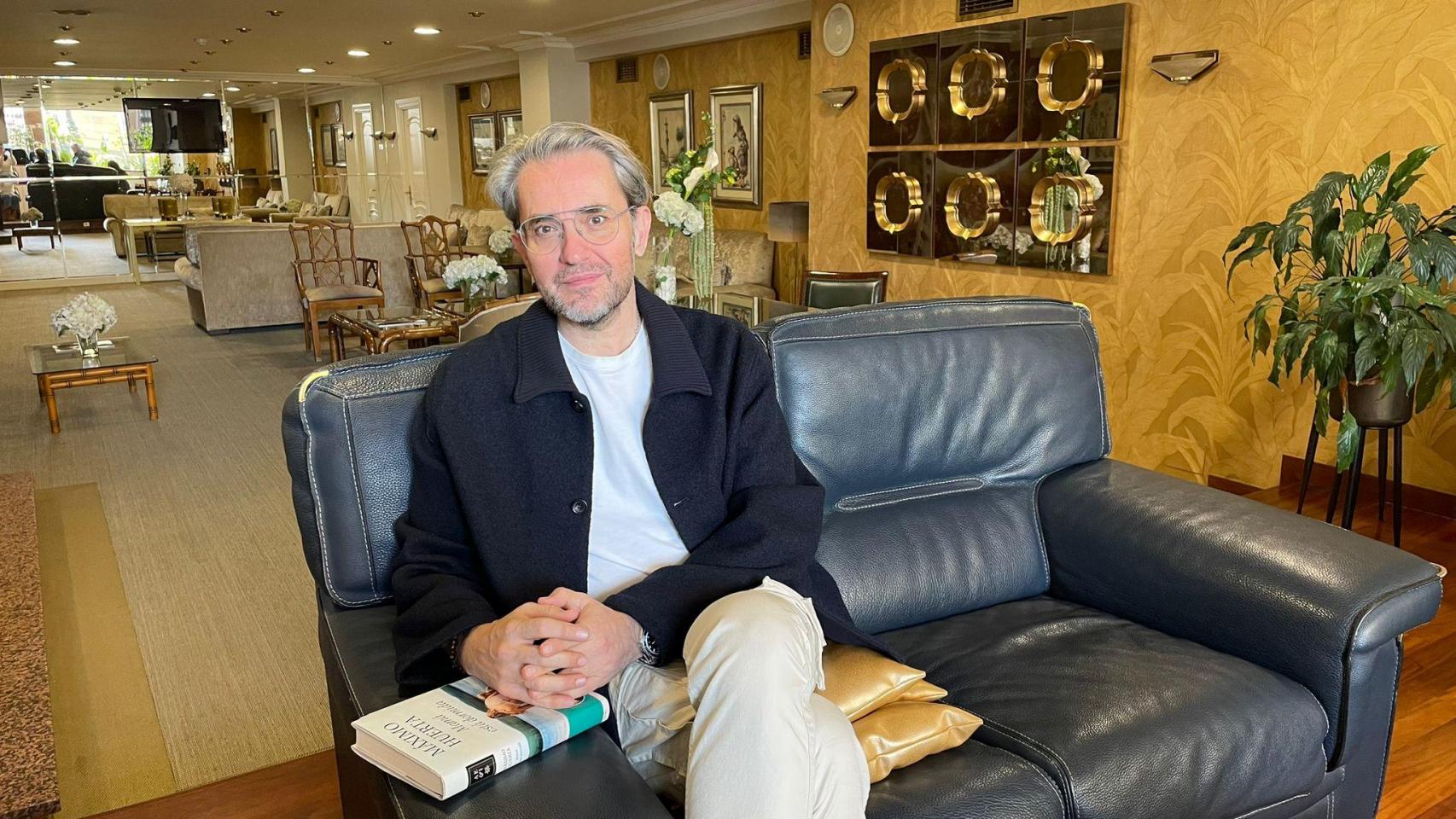 Máximo Huerta, en el Hotel Ciudad de Vigo durante la entrevista con Treintayseis.