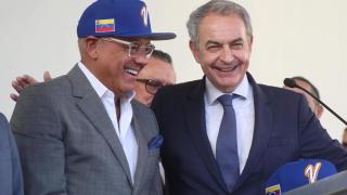 El expresidente del Gobierno José Luis Rodríguez Zapatero habla junto al presidente de la Asamblea Nacional de Venezuela, Jorge Rodríguez, este martes en Caracas (Venezuela).