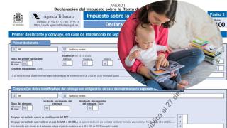Montaje de una madre con su hijo y la declaración de la Renta