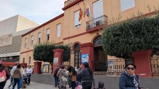 La entrada del centro escolar, este miércoles a las 9 de la mañana.