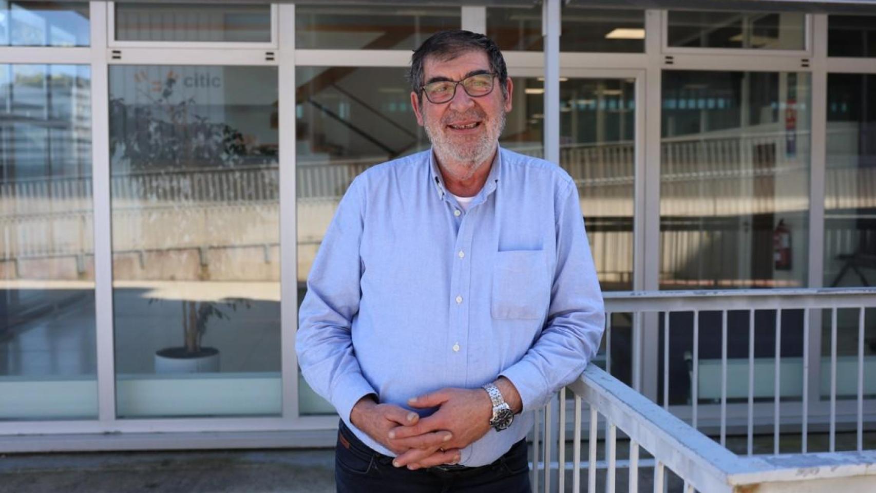 Manuel González Penedo, con el edificio del Citic a su espalda.
