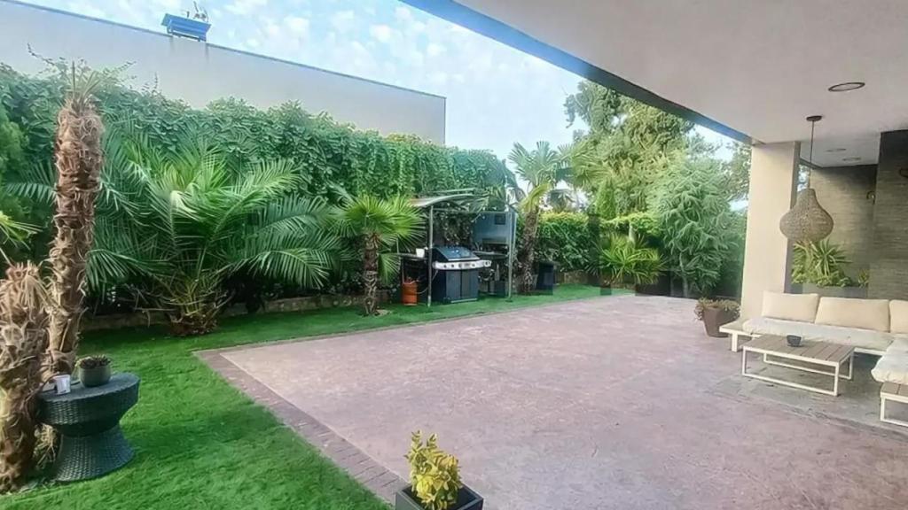 Jardín exterior de la casa de Mario Casas
