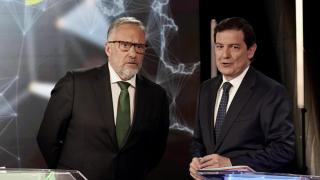 El candidato de Vox, Carlos Pollán, y el presidente de la Junta en funciones y candidato del PP a la reelección, Alfonso Fernández Mañueco, en el debate electoral del pasado 10 de marzo