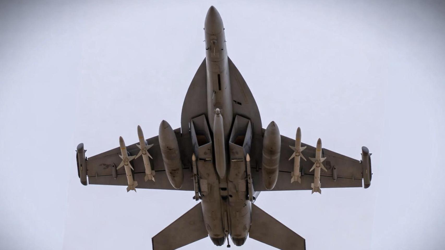 Un EA-18G Growler en una configuración poco común.