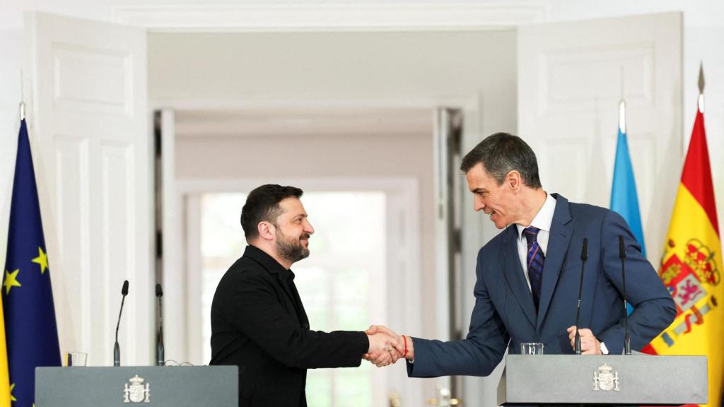 Zelenski y Sánchez durante su rueda de prensa conjunta.
