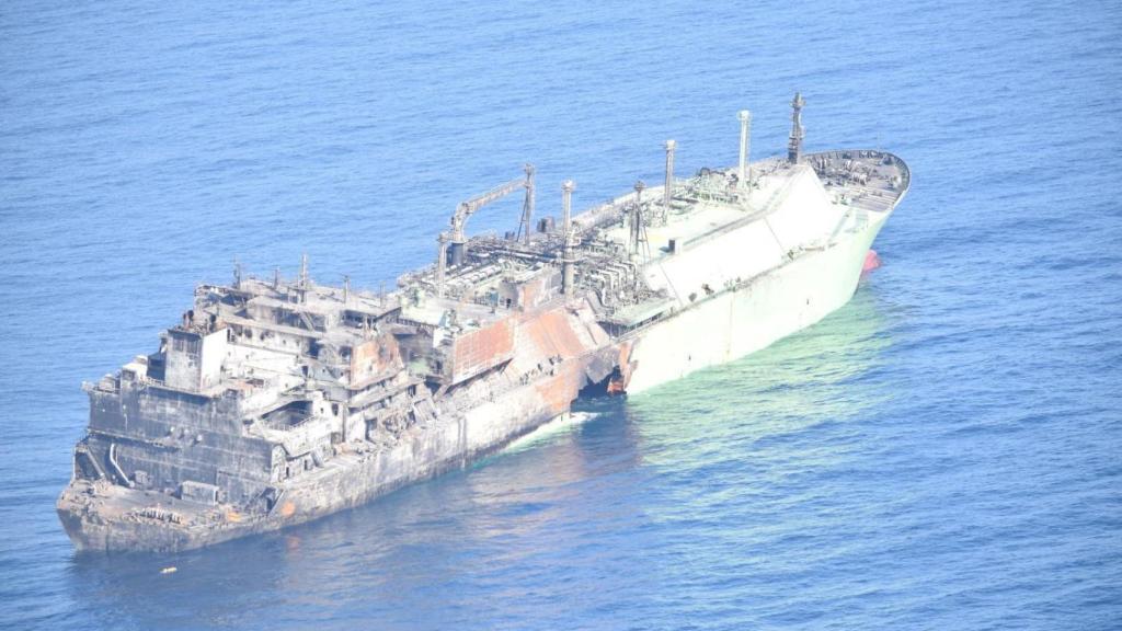 El carguero Artic Metagaz, dañado y a la deriva en el Mediterráneo.