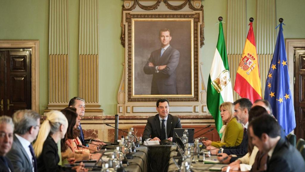 El presidente de la Junta de Andalucía, Juanma Moreno, en el Consejo de Gobierno en Huelva.muz