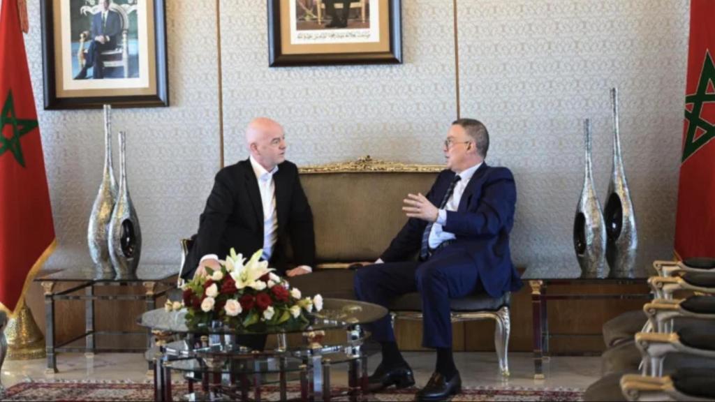 Gianni Infantino, presidente de la FIFA, se reúne con Fouzi Lekjaa, presidente de la Federación Marroquí