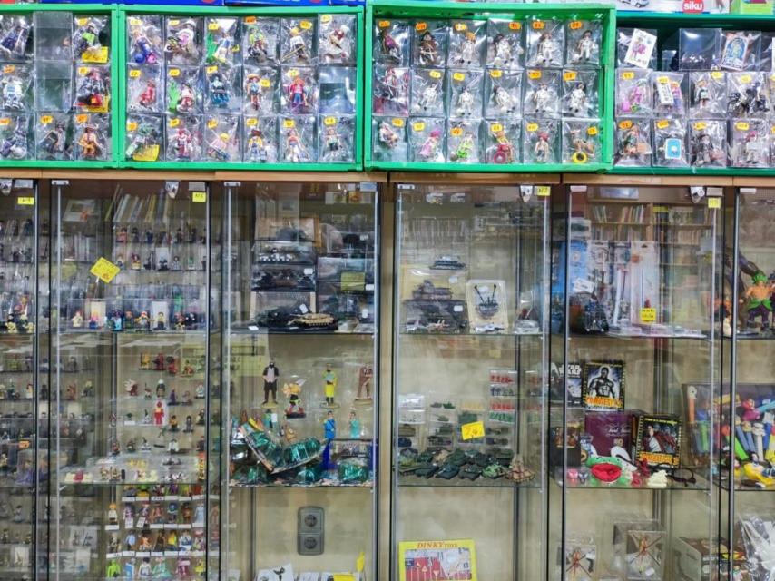 Muñecos y figuras a la venta en El Baúl de los Recuerdos.