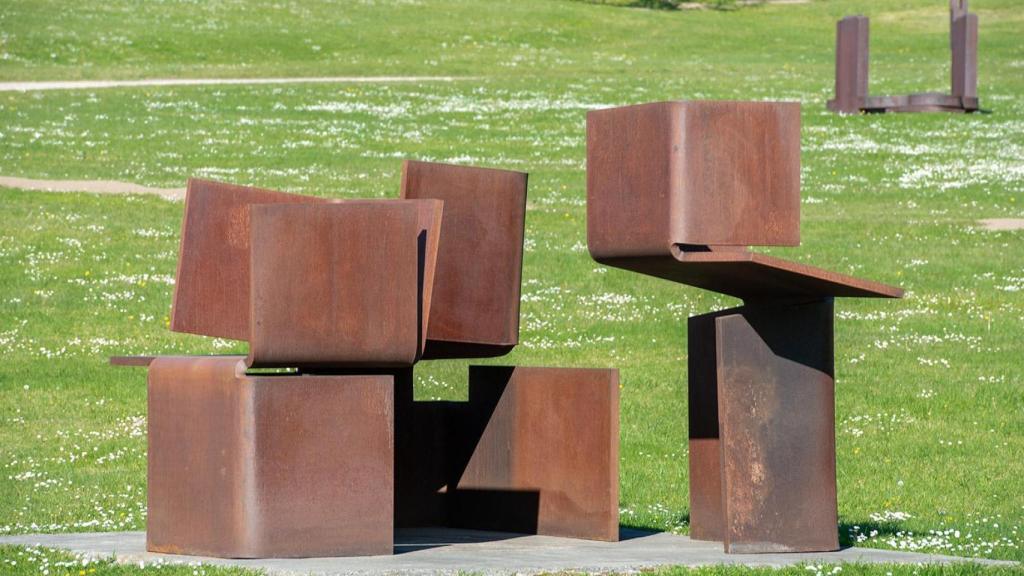 Eduardo Chillida: 'Lo profundo es el aire', 1987. Photo: Chillida Leku