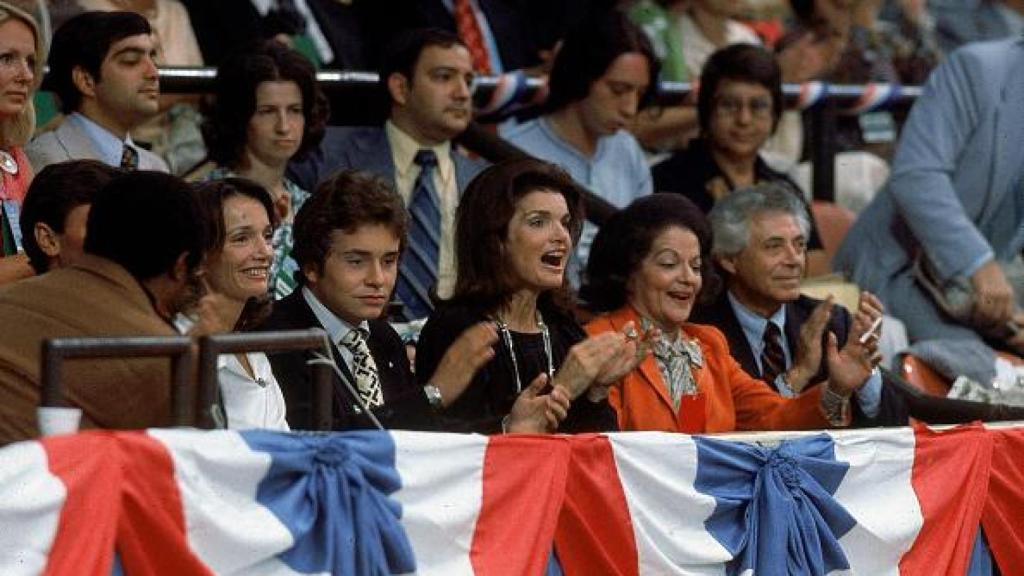Anthony junto a su tía Jackie y a su madre.