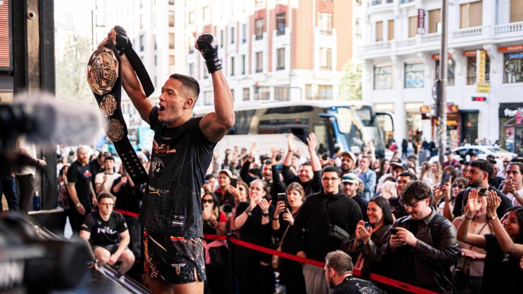 Costello van Steenis, en plena Gran Vía antes del PFL Madrid