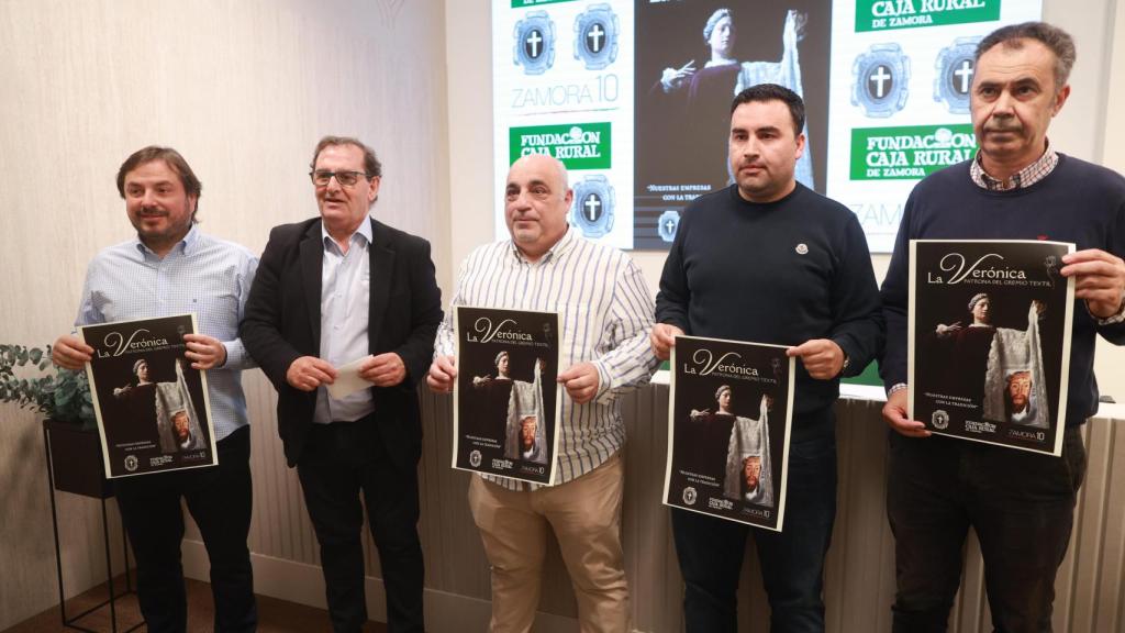 Presentación de La Verónica con Caja Rural de Zamora y la Asociación para el Desarrollo Zamora 10 y la Cofradía de Jesús Nazareno.