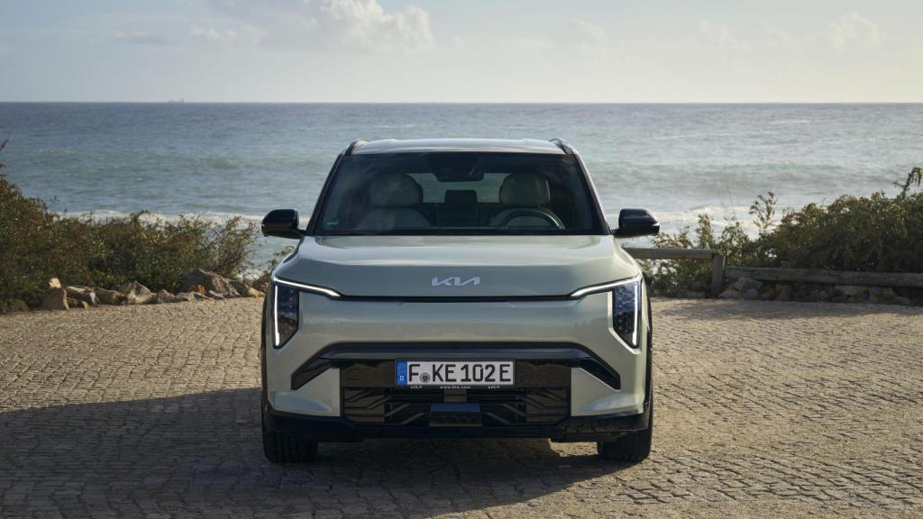 El Kia EV3 incorpora la filosofía de diseño 'Opposites United' de la marca, mucho más refinada y moderna.