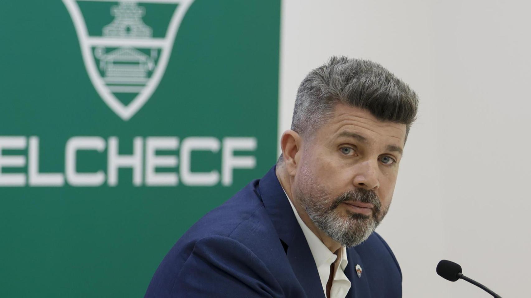 El empresario argentino y propietario del Elche CF, Christian Bragarnik, durante la comparecencia realizada este miércoles ante los medios de comunicación.