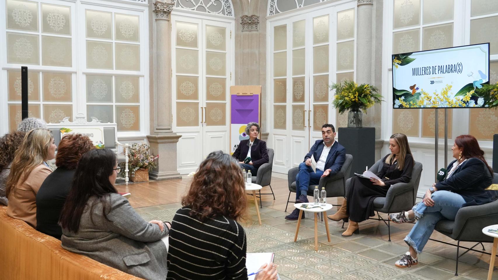 El presidente provincial, Luis López, en la presentación de la segunda entrega de Mulleres de Palabra(s)