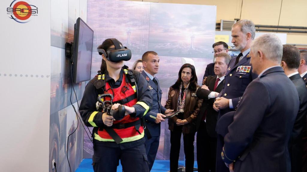 Felipe VI durante su visita a las jornadas BACSI