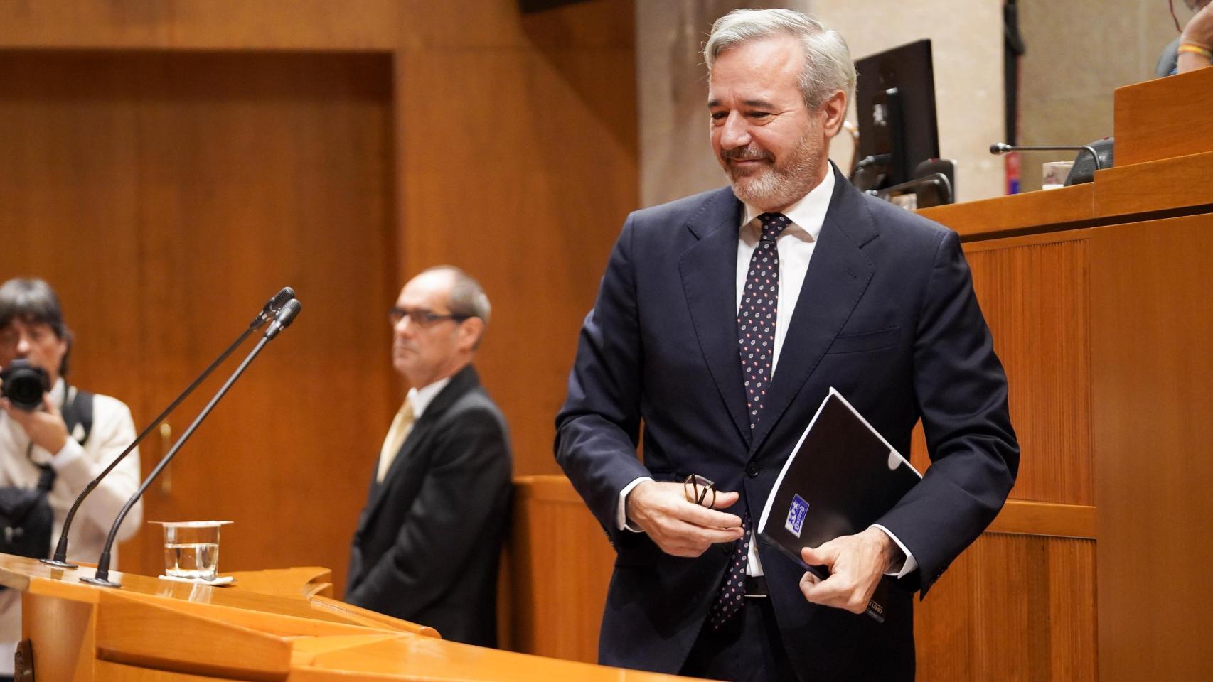 El presidente de Aragón en funciones, Jorge Azcón, en uno de los últimos plenos de la pasada legislatura.