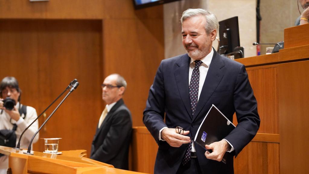 El presidente de Aragón en funciones, Jorge Azcón, en uno de los últimos plenos de la pasada legislatura.