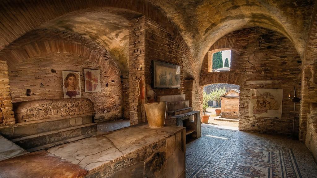 El interior de una casa de Ostia Antica (Italia).