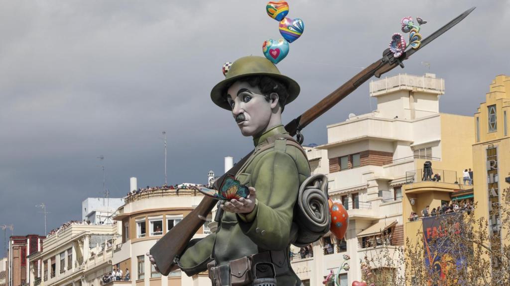 Charles Chaplin, figura principal de la falla municipal de Valencia.
