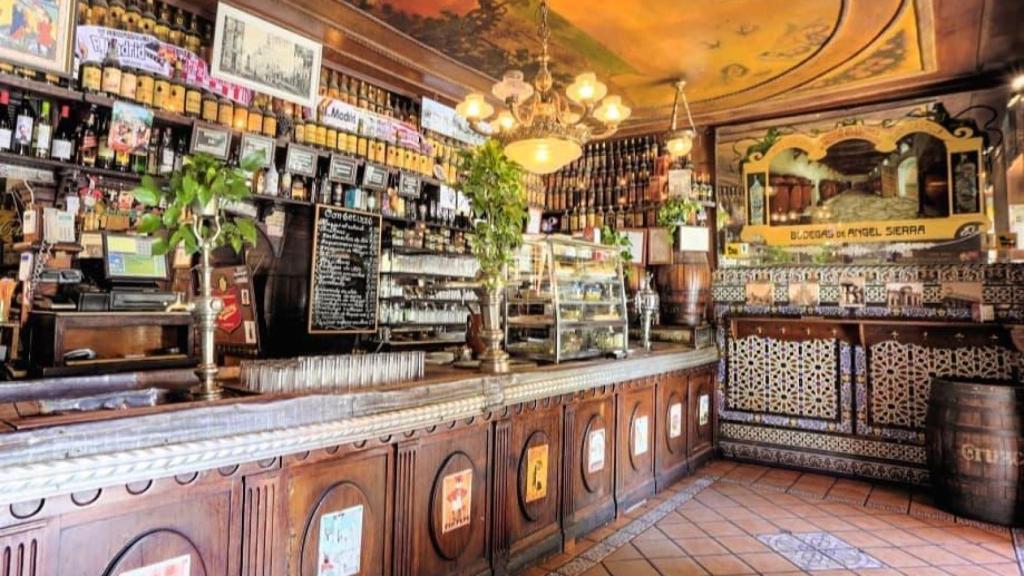 Bar de la Taberna Ángel Sierra de Madrid.