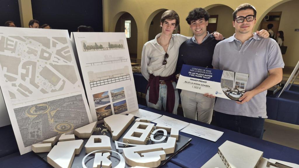 De izquierda a derecha, Jaime Casanueva Tena, Pablo López Magro y Guillermo Donate Lario, los tres estudiantes de la UFV ganadores del concurso de ideas de Pozuelo.