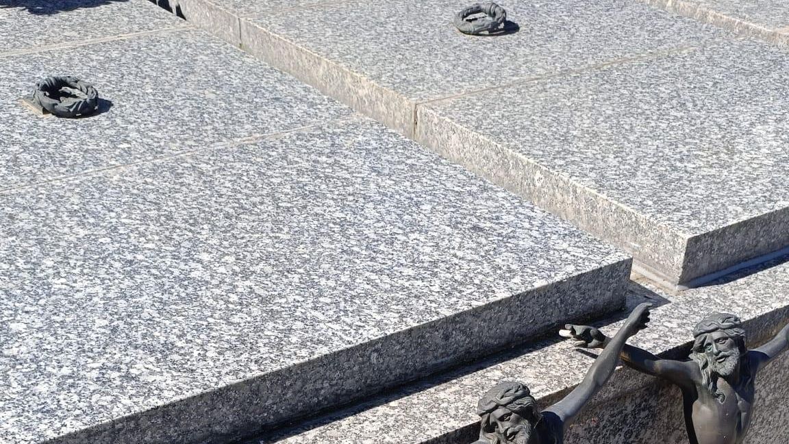 Ladrones de crucifijos en Ourense: Roban 51 en tres cementerios distintos