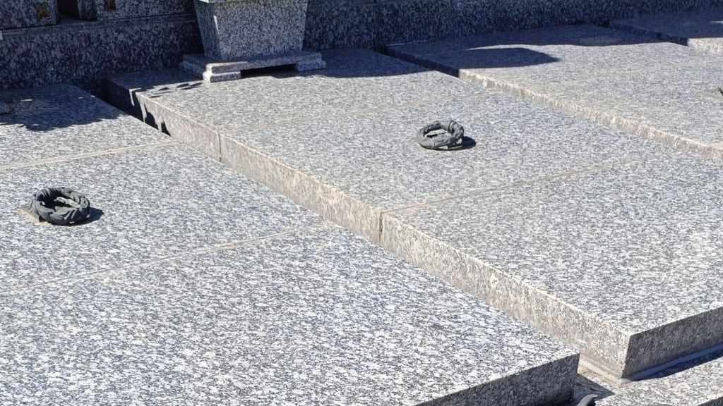 Roban 51 crucifijos en cementerios de Ourense.