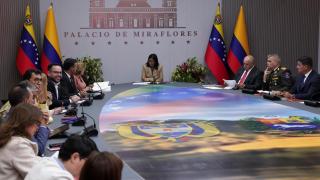Delcy Rodriguez during a meeting with her manager. In the picture, he appears next to Interior Minister Diosdado Cabello and Defense Minister Vladimir Padrino Lopez.