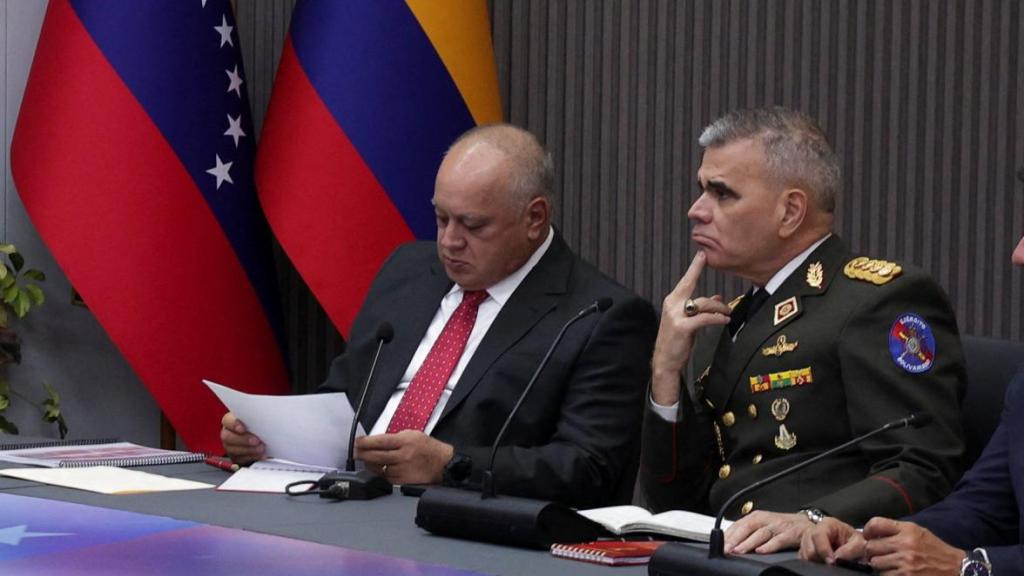 El ministro del Interior de Venezuela, Diosdado Cabello, y el ministro de Defensa, Vladimir Padrino Lopez.