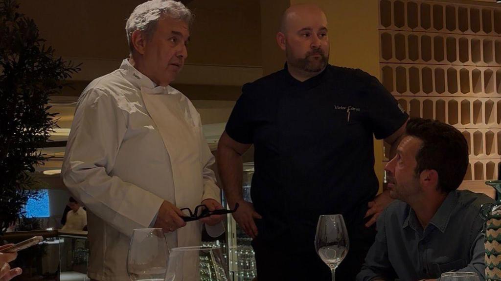Los chefs Juanjo López y Víctor Conus junto al chef Iván Cerdeño.