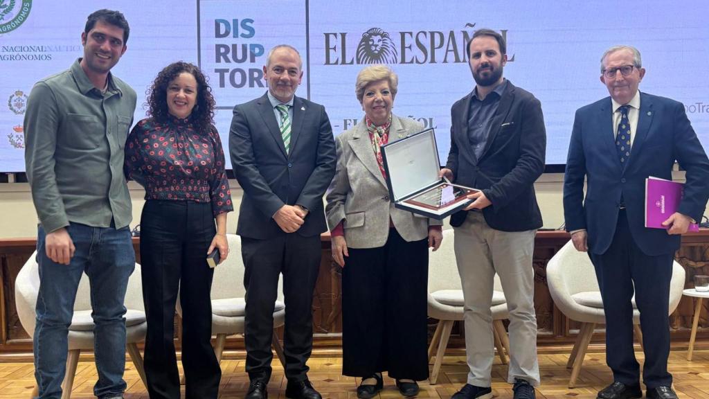 Entrega del Premio de Comunicación y Divulgación al Medio Wifredo Ricart a DISRUPTORES - EL ESPAÑOL.
