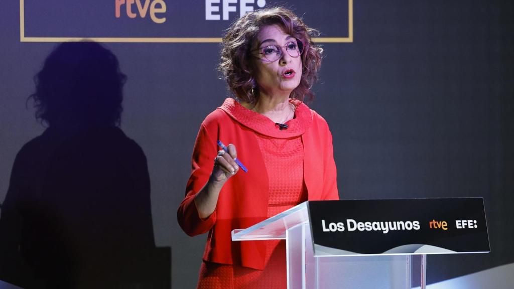 La vicepresidenta primera y ministra de Hacienda, María Jesús Montero, este jueves en 'Los Desayunos' de RTVE y EFE.